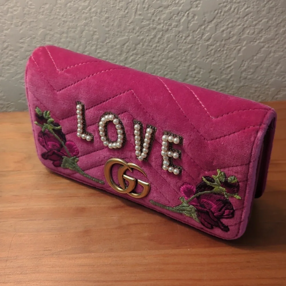 Authentic Gucci Marmont Love velvet clutch - Picture 2 of 10